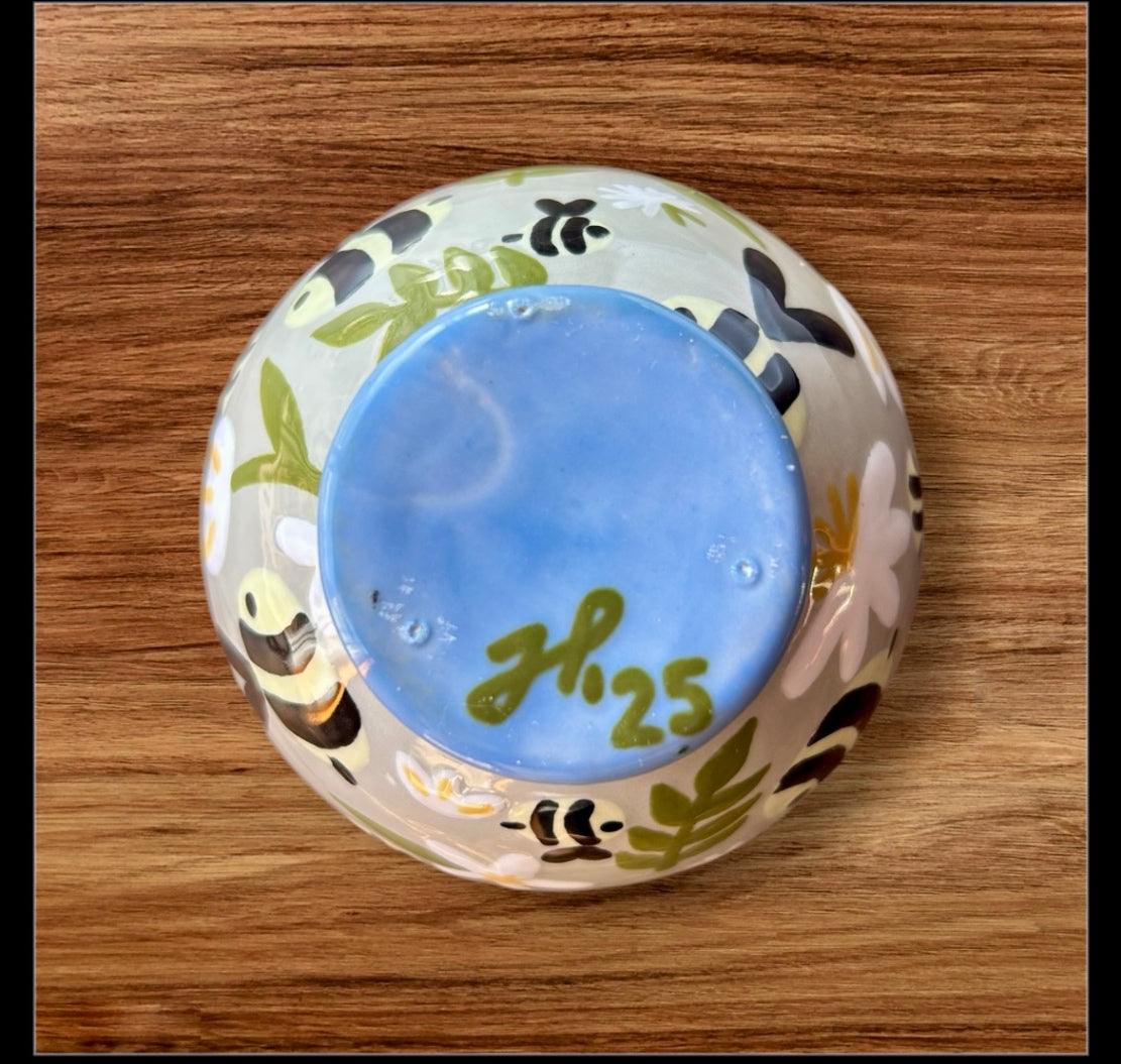 Bumblebee bee vase